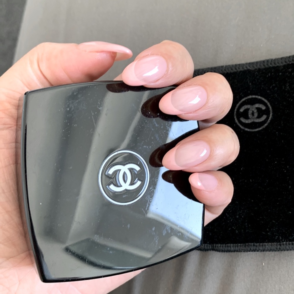 Chanel, Les 4 ombres 33 prelude eyeshadow with Chanel logo velvet sleeve
